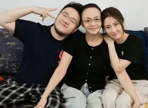 娱乐八卦姐妹吃瓜,吃瓜现场，笑料连连！