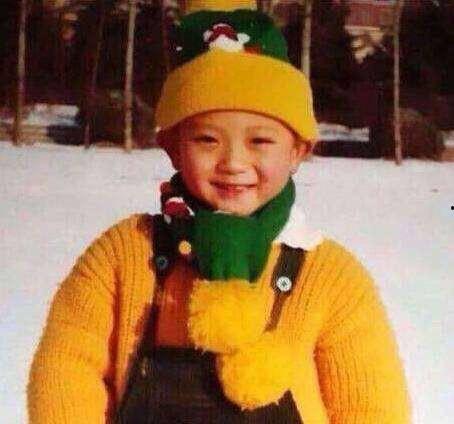 黄子韬小时候的照片,从青涩少年到璀璨明星的成长轨迹